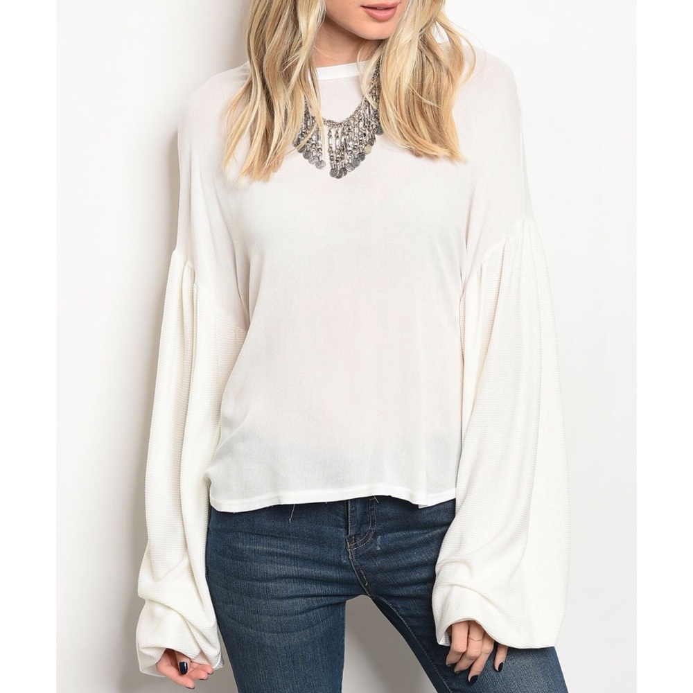 OFF WHITE BILOW SLEEVE TOP